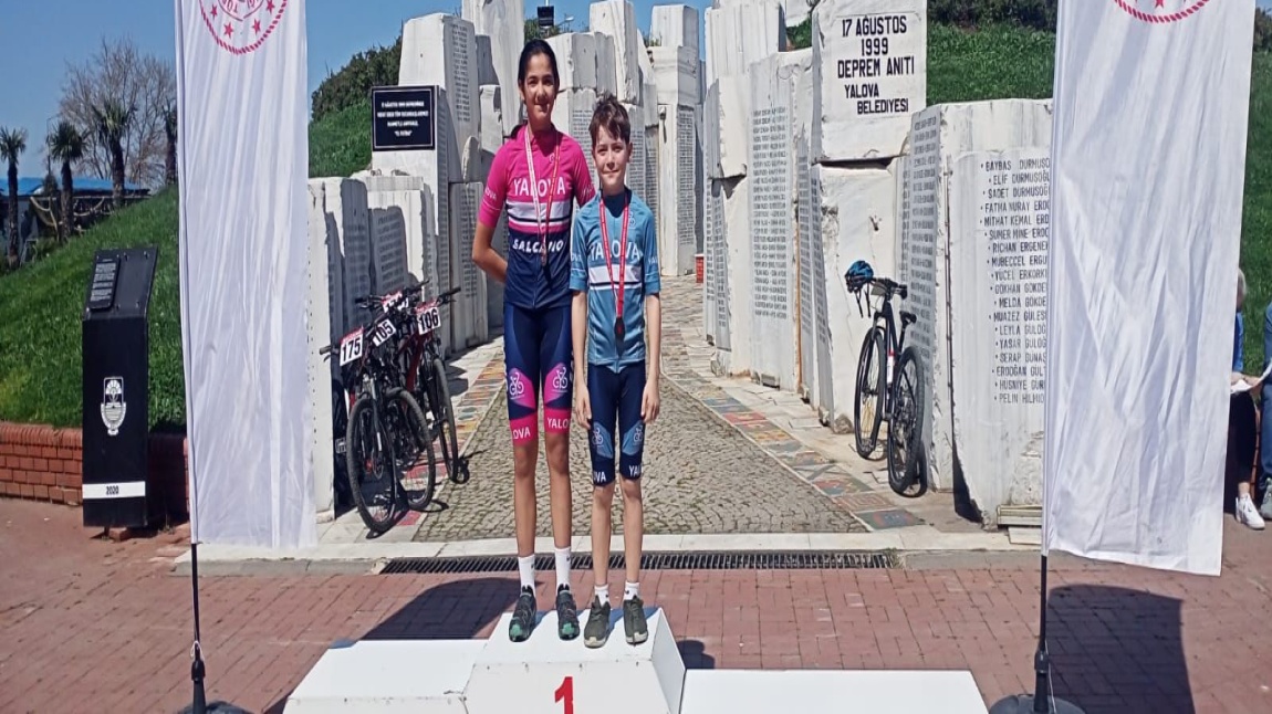 Yalova Bisiklet Yarışlarında Mehmet Akif Öğrencilerinden İl Birinciliği